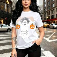Camiseta de mujer con estampado festivo de Halloween featuring fantasma blanco asombrado y calabazas naranjas sonrientes - diseño divertido y moderno, ajuste cómodo y casual, estilo urbano perfecto para calles de la ciudad - ideal para fiestas de oto - Blanco - Ver 7