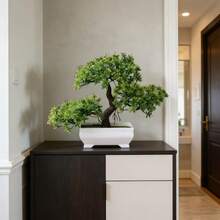Adorno de Bonsái de Pino Artificial Acogedor, Ramas y Hojas Artificiales con Maceta Blanca Minimalista, Diseño Duradero con Color Resistente a la Decoloración, Adecuado para Sala de Estar y Escritorio de Oficina, Agrega Frescura Verde y Crea una Atmósfera Curativa Decoración de Escritorio - Blanco - Ver 10