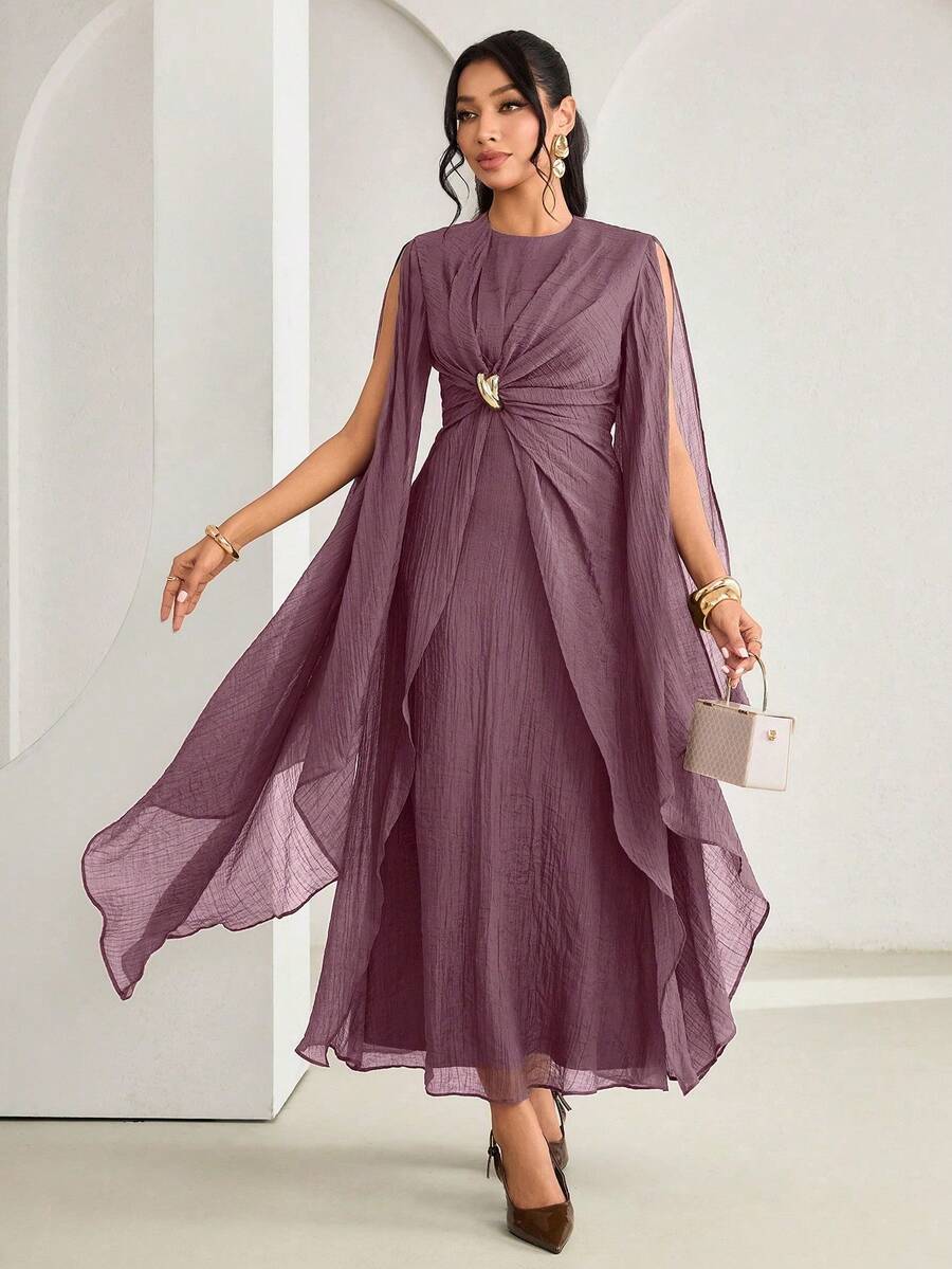 Nuevo diseño de vestido de cóctel elegante, ligero y fluido con manga larga asimétrica, fruncido en la cintura y decoración de hebilla metálica - Morado - Ver 1