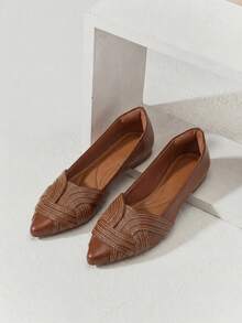 Women's Pointed-Toe Flat Shoe With Intertwined Embellishment, Caramel Color | Leticia - Comfortable, Casual, Work. - 駝色 - 查看 7