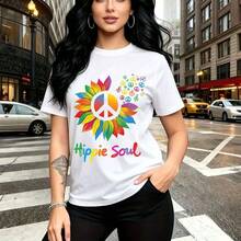 Camiseta de mujer con estampado hippie de signo de paz dentro de flor arcoíris y texto "Hippie Soul" - camiseta casual de cuello redondo, ajuste cómodo y elegante, estilo urbano alternativo y bohemio - ideal para paseos por la ciudad, eventos al aire - Blanco - Ver 7