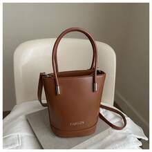 Bolso de Cuero Genuino para Mujer, Elegante Bolso de Mano y de Hombro para Oficina, Citas y Fiestas, Diseño Retro de Color Sólido a la Moda 2026, Nuevo Bolso Vertical Simple y Elegante para Viajes Diarios, de Hombro y Bandolera, Bolso Pequeño Cuadrado - Caqui - Ver 11