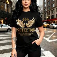 Camiseta de mujer con estampado de alas doradas y número 444, frase "PROTECTION SURROUNDS YOU TRUST YOURSELF YOU" - diseño moderno y empoderador con ajuste cómodo y estilo urbano casual - ideal para paseos por la ciudad, salidas nocturnas y como rega - Negro - Ver 10