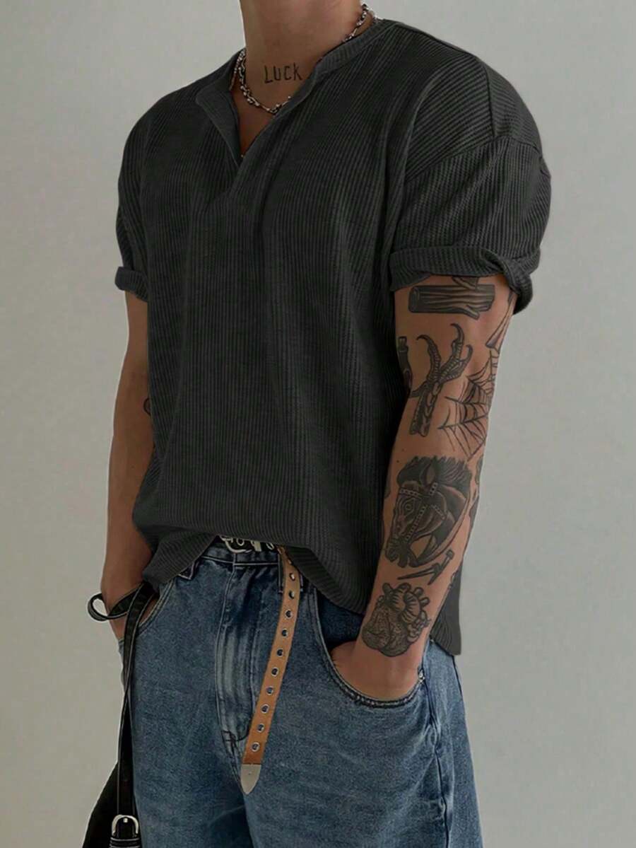 Camiseta de manga corta con cuello Henry y textura de gofre para hombres, ligera y transpirable, de estilo minimalista americano, adecuada para todas las estaciones - Negro - Ver 1