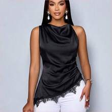 WNS  Blusa de satén elegante y minimalista para mujer con cuello alto simulado, recorte de encaje negro, parche y bajo asimétrico sin mangas - Amarillo claro - Ver 2
