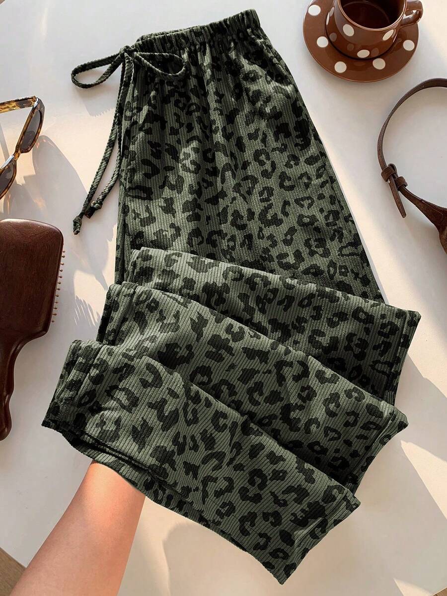 Pantalones sueltos con estampado de leopardo verde militar y cordón en la cintura para mujer - Verde militar - Ver 1