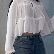 WNS Camisa elegante y casual para mujer, diseño asimétrico, manga farol con lazo en el cuello, tela tejida de unicolor con bajo plisado, elegante para uso diario, citas, vacaciones, primavera/verano en color blanco - Marrón - Ver 7