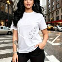 Camiseta de mujer con estampado de corazón blanco lleno de mariposas y estrellas - camiseta casual de manga corta, ajuste cómodo y romántico, estilo urbano y divertido - ideal para tardes en la ciudad, salidas casuales y regalo perfecto para mamá, es - Blanco - Ver 10