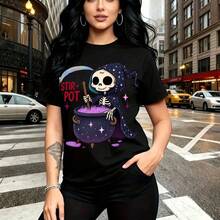 Camiseta de mujer con estampado de Halloween whimsical: esqueleto brujo morado revolviendo caldero mágico con estrellas y chispas y frase "STIR THE POT" en rojo - camiseta corta de manga corta, ajuste cómodo y estilo urbano alternativo - ideal para c - Negro - Ver 9