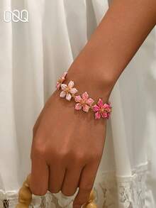 OOQ 1pc Handmade 5-Petal Flower Chain Bracelet, Elegant Floral Bracelet For Women, Suitable For Beach Vacation, Holiday Travel (Handwoven Rattan, Random Shape) - Hot Pink - View 3