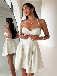 Vestido mini de cuello halter con cintura baja en tela de tweed a cuadros en blanco y negro - Beis - Ver 1