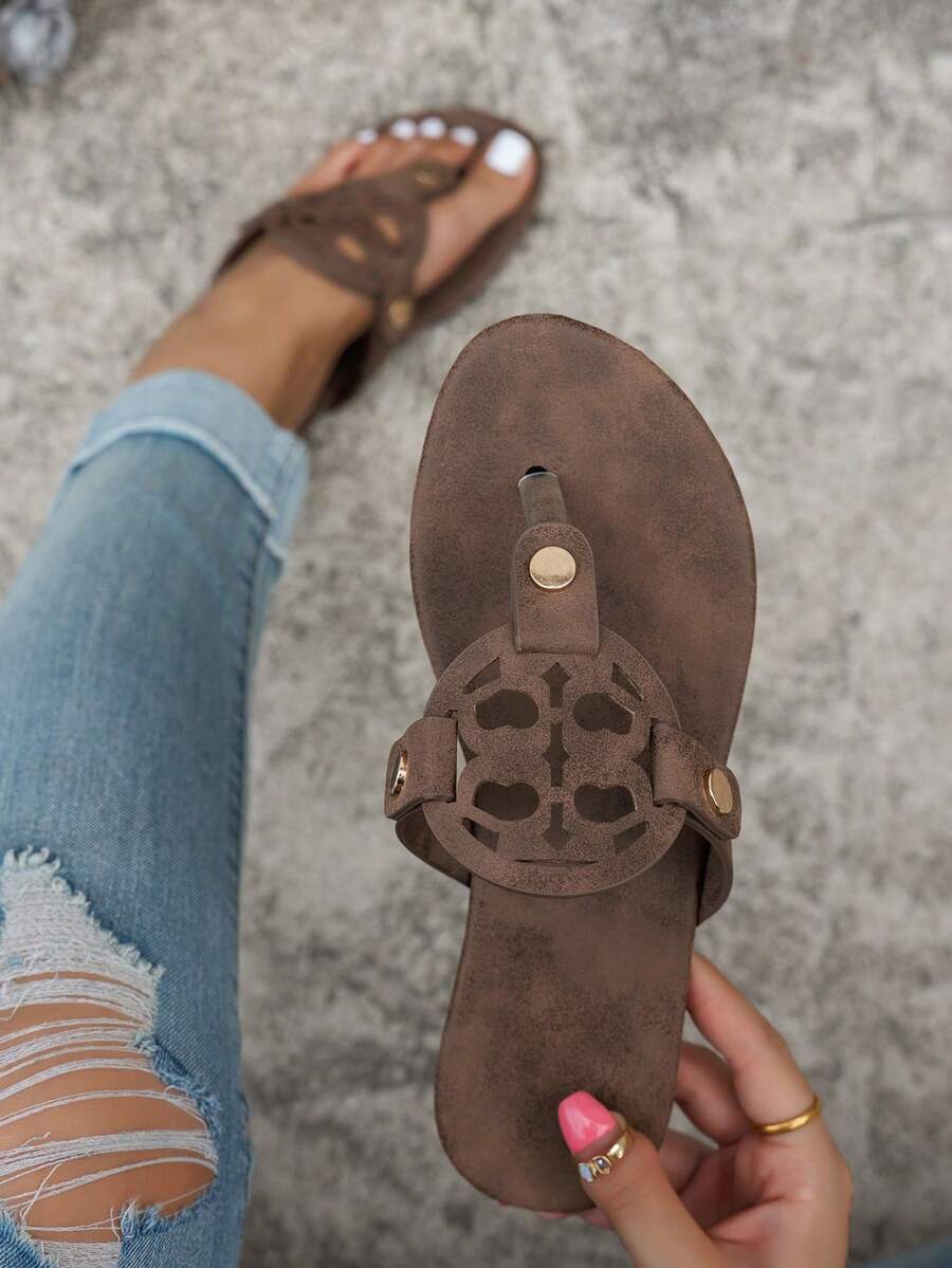 2026 Nuovi sandali infradito da donna con design traforato, taglie comode - Casual versatile - Nuovi arrivi estivi - Comodi tempo libero - Uso quotidiano - Vacanze al mare - Design traforato - Stile con dita dei piedi scoperte - Scarpe flat - Cachi - Tacco basso - Stile casual - Ufficio e pendolarismo - Feste e celebrazioni - Estate - Beige, Nero, Bianco, Rosso, Oro, Argento, Marrone, Materiale sintetico