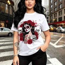 Camiseta de mujer con estampado vibrante de calaveras mexicanas y rosas rojas al estilo Día de Muertos - diseño gráfico colorido con maquillaje tradicional, ajuste cómodo y casual para verano - ideal para fiestas temáticas, paseos urbanos o como rega - Blanco - Ver 7