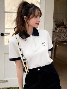 Camiseta con bordado de corazón ribete en contraste de cuello polo - Blanco - Ver 1