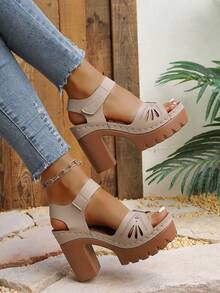 Plus Size Women's Retro Solid Color Buckle Platform Wedge Sandals - Apricot - View 5