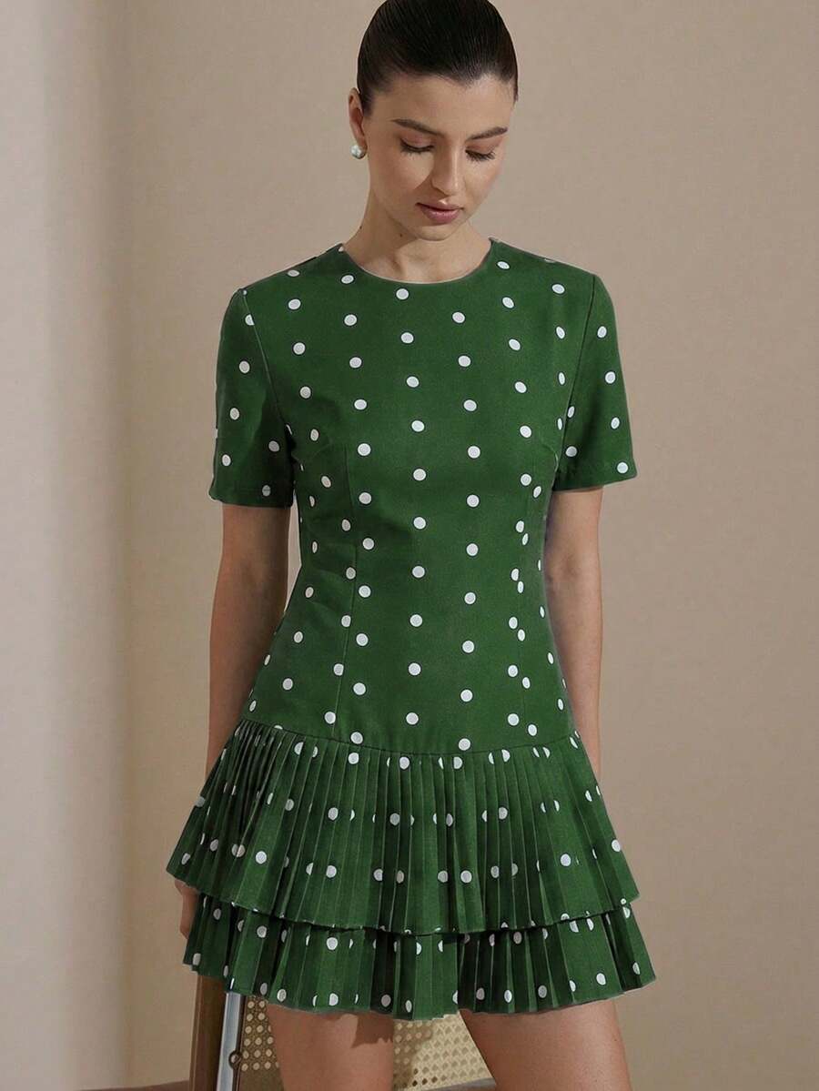 Vestido casual versátil para mujer con cuello redondo, cintura ceñida, manga corta, estampado de lunares en blanco y negro, dobladillo con volantes en capas - Verde - Ver 1