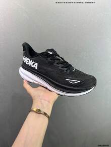 Hoka One One CLIFTON 9 道路跑鞋，透氣輕量緩震吸震防滑，適合四季穿著，黑白配色，男女款 - 黑與白 - 查看 9
