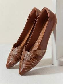 Women's Pointed-Toe Flat Shoe With Intertwined Embellishment, Caramel Color | Leticia - Comfortable, Casual, Work. - 駝色 - 查看 3