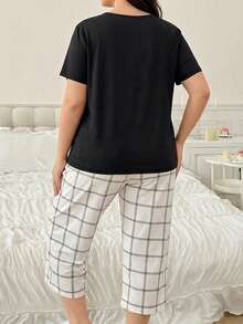 Heart-Shaped Comfortable Pajama Set, Black Short Sleeve Plaid Capri Pants 2 Pieces - Black and White - View 2