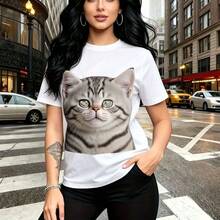 Camiseta de mujer con estampado realista de cara de gato atigrado gris con ojos verdes y orejas grandes - camiseta casual de manga corta con ajuste cómodo y moderno, estilo urbano para la ciudad - ideal para paseos por el centro, citas casuales y reg - Blanco - Ver 8