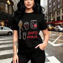 Camiseta de mujer con estampado urbano moderno de ilustraciones gráficas en blanco como tenedor, fresa, smartphone y vaso junto a texto "ZHFD #HKJA" - camiseta casual de manga corta con cuello redondo, ajuste cómodo y fresco ideal para el clima cálid - Negro - Ver 8
