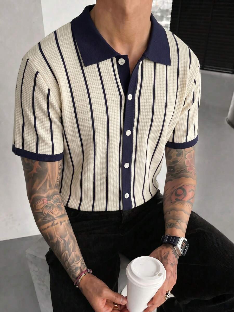 Blueprint Man 1件男士 Polo 衫,對比色垂直條紋紋理針織短袖 Polo 開襟衫,舒適不起球針織面料,透氣且垂墜,老錢風休閒上衣,適合春夏日常通勤與商務休閒穿搭 - 藍白色 - 查看 1