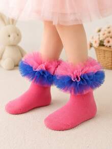 1 Pasang Kaos Kaki Anak Perempuan Gaya Putri dengan Hiasan Jala Bergelombang, Kaos Kaki Bayi Balita Dua Warna dengan Lipit Jala dan Pom Pom untuk Pertunjukan Tari - Hot Pink - View 7