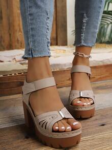 Plus Size Women's Retro Solid Color Buckle Platform Wedge Sandals - Apricot - View 3