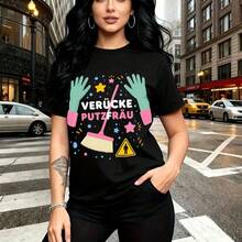 Camiseta de mujer con estampado divertido de "VERÜCKTE PUTZFRAU" y manos sosteniendo escoba - diseño gráfico colorido con símbolos de advertencia, ajuste casual y cómodo, estilo urbano moderno y desenfadado - ideal para limpiar la casa, salir con ami - Negro - Ver 11