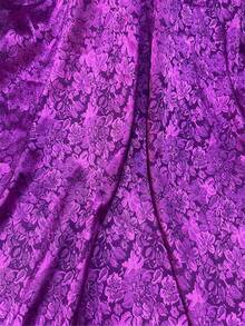1 tấm vải gấm jacquard hoa màu tím, chất liệu dệt cao cấp với họa tiết hoa nổi, mềm mại, thoáng khí, thích hợp cho trang phục dạ hội, váy, khăn trải bàn, rèm cửa, trang trí nhà cửa sang trọng và đa năng cho các dự án may vá DIY. - 1 - Xem 8