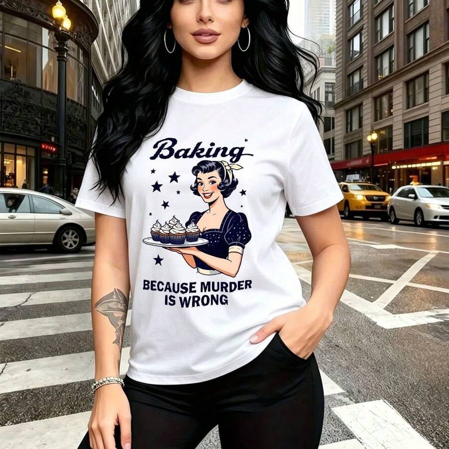Camiseta de mujer con estampado retro estilo pin-up de chica sonriente horneando cupcakes y frase divertida "Baking Because Biking Is Wrong" - camiseta casual de manga corta, ajuste cómodo y fresco, estilo urbano y divertido - ideal para paseos por l - Blanco - Ver 1