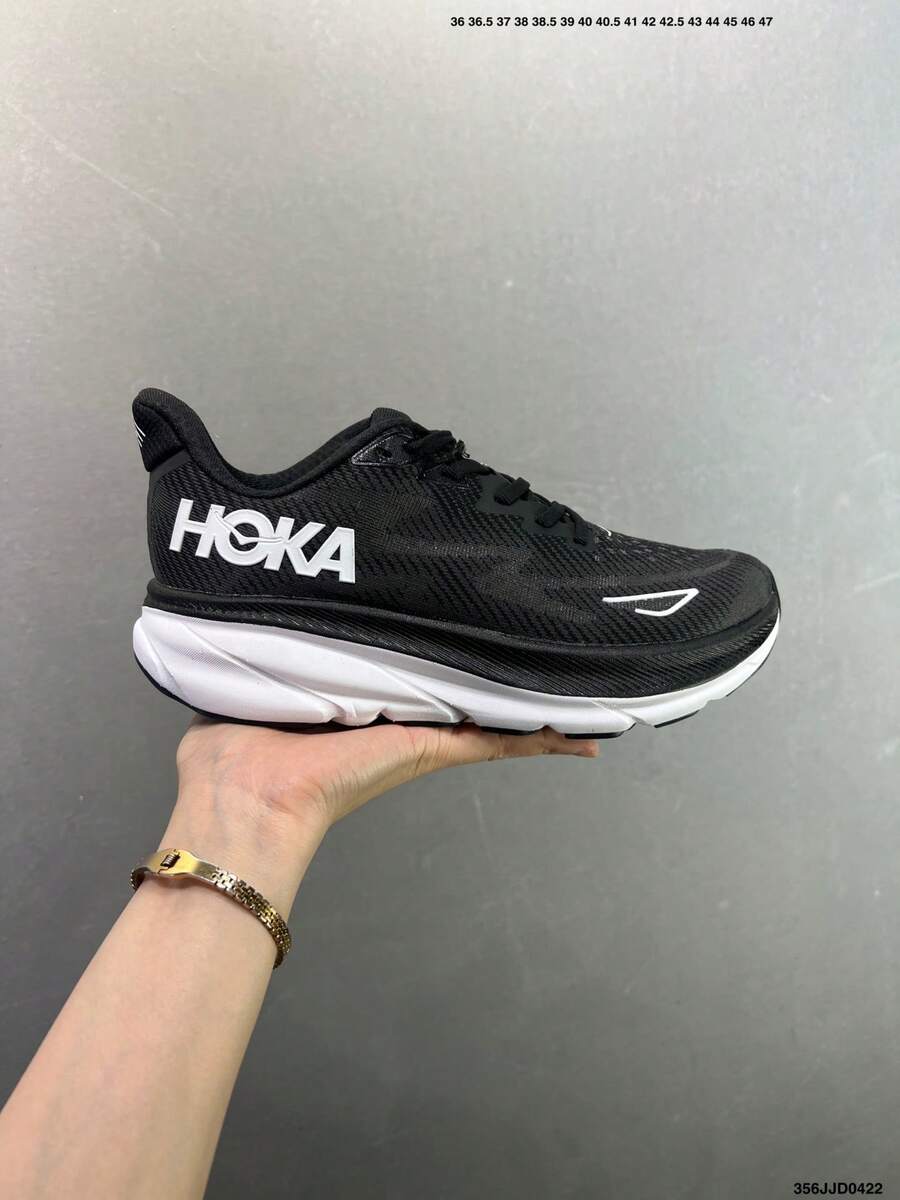 Hoka One One CLIFTON 9 道路跑鞋，透氣輕量緩震吸震防滑，適合四季穿著，黑白配色，男女款
