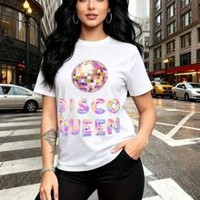 Camiseta de mujer con estampado vibrante de "DISCO QUEEN" y bola de discoteca arcoíris - camiseta corta de manga corta con ajuste cómodo y estilo urbano - ideal para fiestas nocturnas, salidas a la ciudad o eventos temáticos en Día de Muertos - regal - Blanco - Ver 10