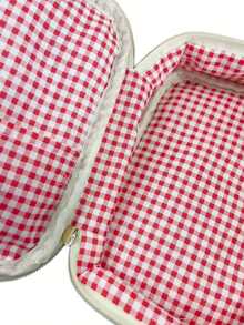 Hộp đựng bút hình bánh sandwich dâu tây bằng vải nhung này là một chiếc túi đựng đồ ngọt ngào và dễ thương dành cho phái nữ, hoàn hảo để đựng bút chì, cọ trang điểm và các vật dụng nhỏ khác. Nó đa năng, rộng rãi và dễ mang theo, là một món quà lý tưởng dành cho bạn bè hoặc người yêu. - Nhiều màu - Xem 9