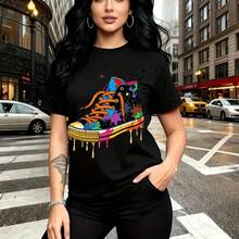 Camiseta de mujer con estampado vibrante de zapatilla urbana estilo graffiti con salpicaduras de pintura en colores azul, naranja, rosa y amarillo - camiseta casual de manga corta con ajuste cómodo y fresco, diseño urbano y moderno inspirado en el ar - Negro - Ver 10