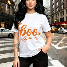 Camiseta de mujer con estampado de chica con cabello largo y aretes, diseño de Halloween "Boo" con arañas y murciélagos - camiseta casual de manga corta, ajuste cómodo y moderno, estilo urbano festivo - ideal para fiestas de brujas, salidas nocturnas - Blanco - Ver 10