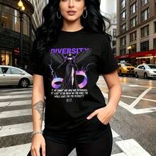 Camiseta de mujer con estampado inspirador "DIVERSITY" y alas púrpuras, mensaje poderoso sobre la igualdad - diseño urbano con letras bold y rayos, ajuste cómodo y estilo casual para el día a día - perfecta para regalar en el Día de la Madre, cumplea - Negro - Ver 8