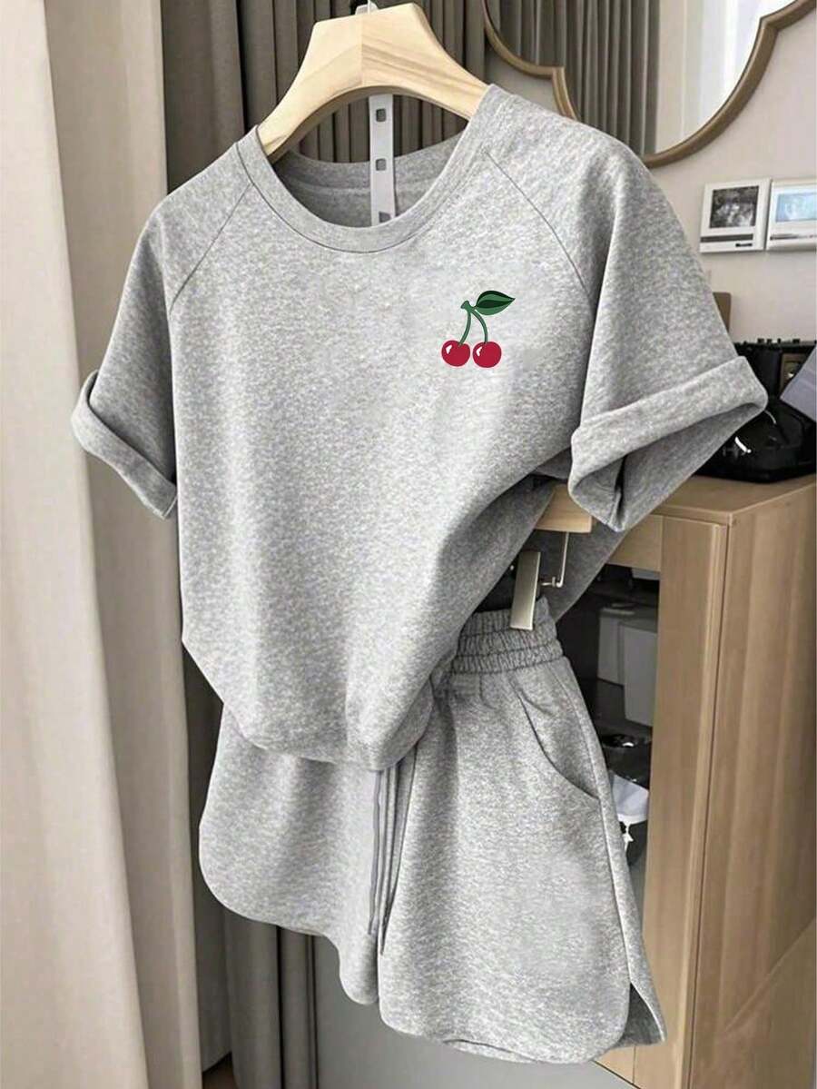 Conjunto de 2 piezas de camiseta y shorts de verano con estampado de cerezas para mujer - Gris Claro - Ver 1