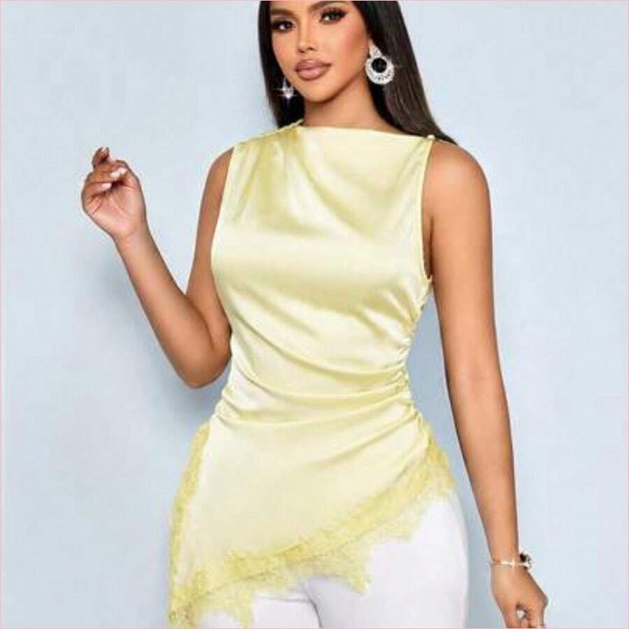 WNS Blusa de satén elegante y minimalista para mujer con cuello alto simulado, recorte de encaje negro, parche y bajo asimétrico sin mangas - Amarillo claro - Ver 1