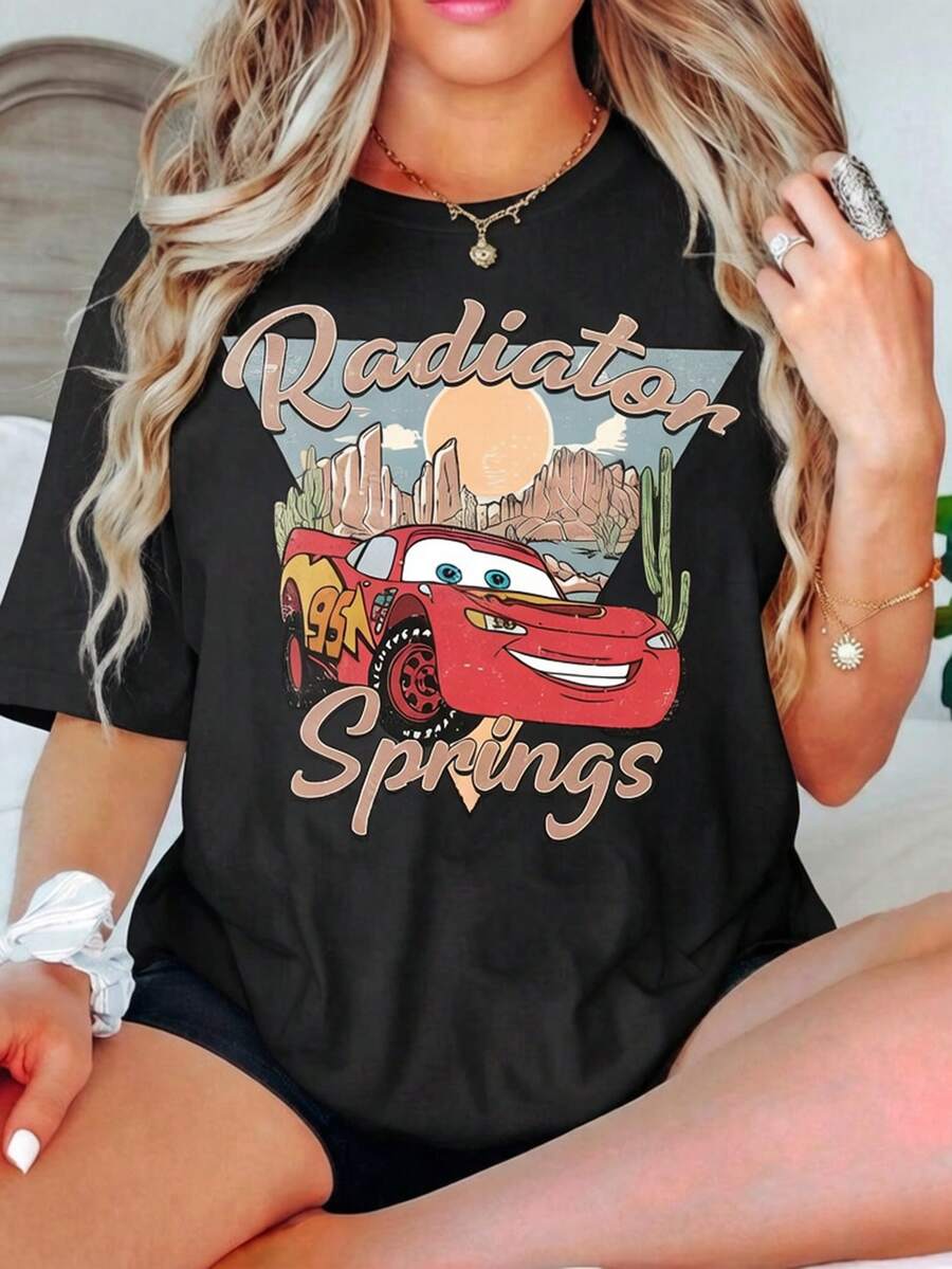 Disney Genuine License, Retro Car Story Theme T-Shirt, Lightning McQueen Pattern T-Shirt, Disney Movie Retro T-Shirt, Fan Gift For All Ages, Cartoon Shirt, 100% Cotton High Quality T-Shirt, Fitted T-Shirt, Unisex, Excellent Gift, Free Of Charge. - màu đen - Xem 1
