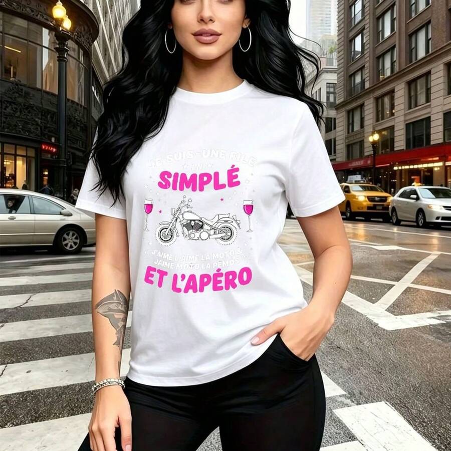 Camiseta de mujer con estampado de chica moderna con moto clásica y copas de vino y frase en francés "Je suis une fille simple" - camiseta casual de manga corta, ajuste cómodo y estilo urbano alternativo - ideal para paseos por la ciudad, salidas con - Blanco - Ver 1