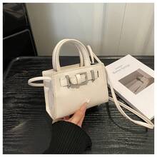 Bolso de cuero genuino de lujo, clásico y elegante, adecuado para uso diario y ceremonias. Nuevo modelo 2026, color sólido, de gran capacidad, con hebilla de cinturón, elegante y hermoso, para llevar al hombro, en la mano o cruzado, bolso cuadrado pequeño. - Rojo - Ver 10