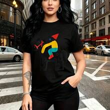 Camiseta de mujer con estampado abstracto geométrico de figura colorida en triángulo rojo, amarillo y azul sobre fondo urbano - camiseta casual de manga corta con ajuste cómodo y estilo moderno, perfecta para pasear por la ciudad o reuniones informal - Negro - Ver 8