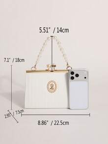1pc White Striped PU Metal Frame Bag With Pearl Clasp, French Palace Style Queen Portrait Badge Decor, Pearl Handbag For Evening Party - White - View 3