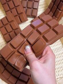 2/1pc Slow Rebound Chocolate-Shaped Squeeze Toy - A Realistic Food-Themed Sensory Stress Reliever For Adults. Made Of Thermoplastic Rubber, This Cute Chocolate Figurine Is Perfect For Collection. It Can Serve As Birthday Party Favors - 2件 - 查看 1
