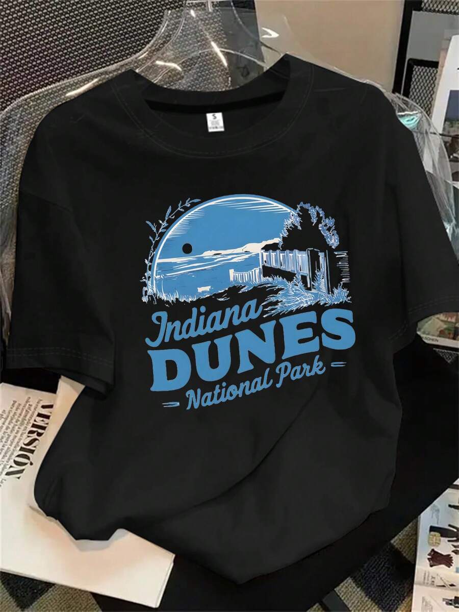 Top de mujer de manga corta y cuello redondo con estampado del logotipo del Parque Nacional Indiana Dunes, apto para todas las estaciones. - Negro - Ver 1
