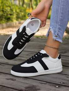 Sneaker multicolore - Scarpe sportive casual multicolore - Allacciate, leggere, suola morbida - Per camminare, pattinare, uso quotidiano - Da donna - Comode, alla moda, versatili - Entra nello stile e nel comfort, sneaker casual, scarpe - Bianco e nero - Visualizzare 3