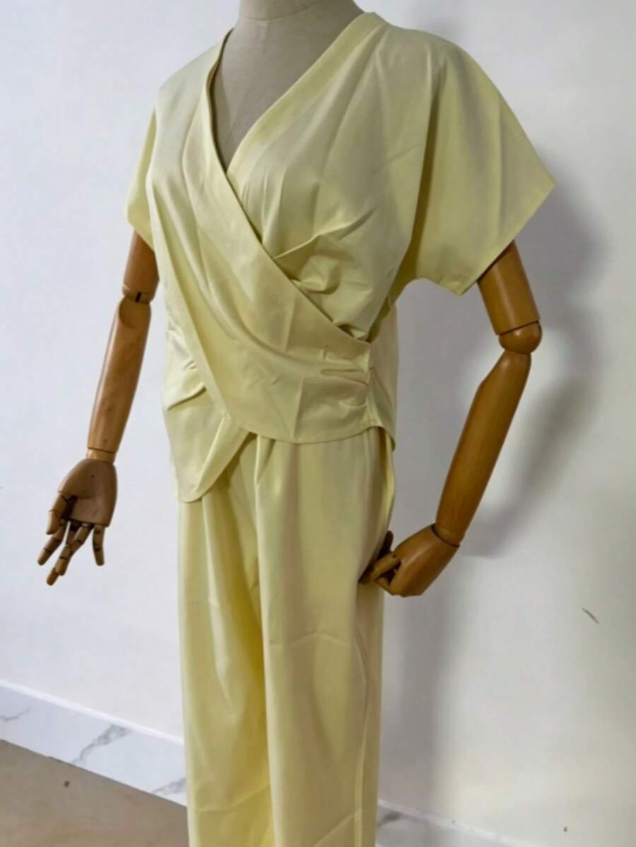 A Set Of Fashionable Multi-Color Jumpsuit Women's V-Neck Twisted Nine Inch Wide Leg Commuting Vacation Jumpsuit - be - Xem 1