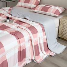 1pc Thin Quilt, Summer Air Conditioning Quilt, Quilted Bedding, Minimalist Solid Color Design, Soft And Comfortable, Suitable For Dormitory, Bedroom, Apartment, Etc., Suitable For Spring And Summer, Pillowcase Not Included - Pink - View 9