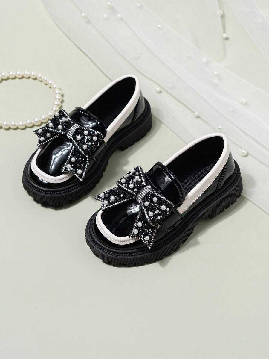 Mocassins à nœud strass pour filles, chaussures à semelle épaisse noire et blanche brillante pour enfants, chaussures antidérapantes et résistantes à l'usure, chaussures de princesse polyvalentes pour l'école et les représentations, chaussures décontractées confortables à semelle souple - Noir - Voir 1